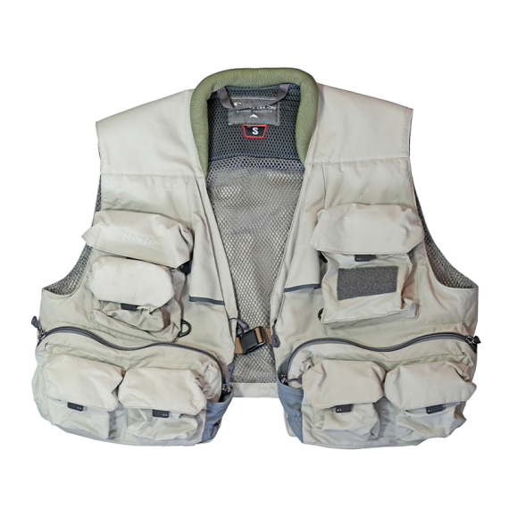 Simms Master Vest Khaki i gruppen Nyheter / Simms Nyheder hos Sportfiskeprylar.se (14516-268-20r)