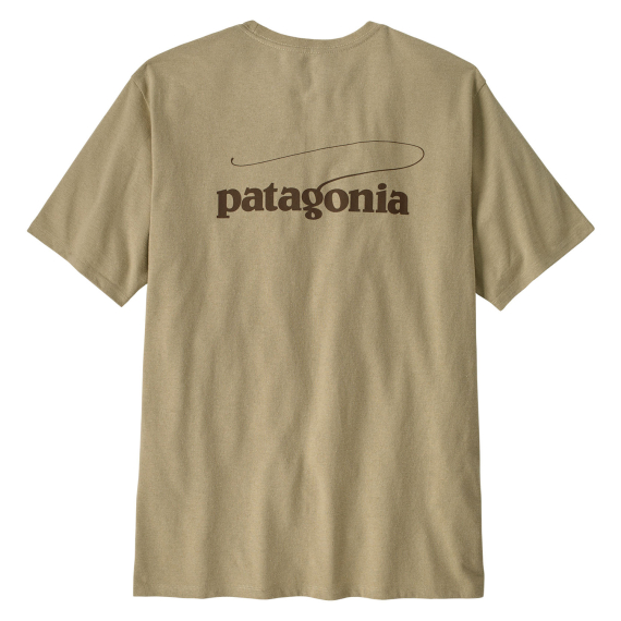Patagonia M\'s Casting Logo Responsibili-Tee PUM i gruppen Klær Og Fottøy / Klær / T-Skjorte hos Sportfiskeprylar.se (37811-PUM-Lr)