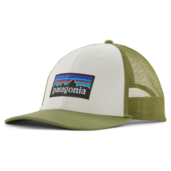 Patagonia P-6 Logo LoPro Trucker Hat, White/Buckhorn Green i gruppen Klær Og Fottøy / Caps Og Annet Hodeplagg / Caps / Trucker Caps hos Sportfiskeprylar.se (38283-WBGN-ALL)