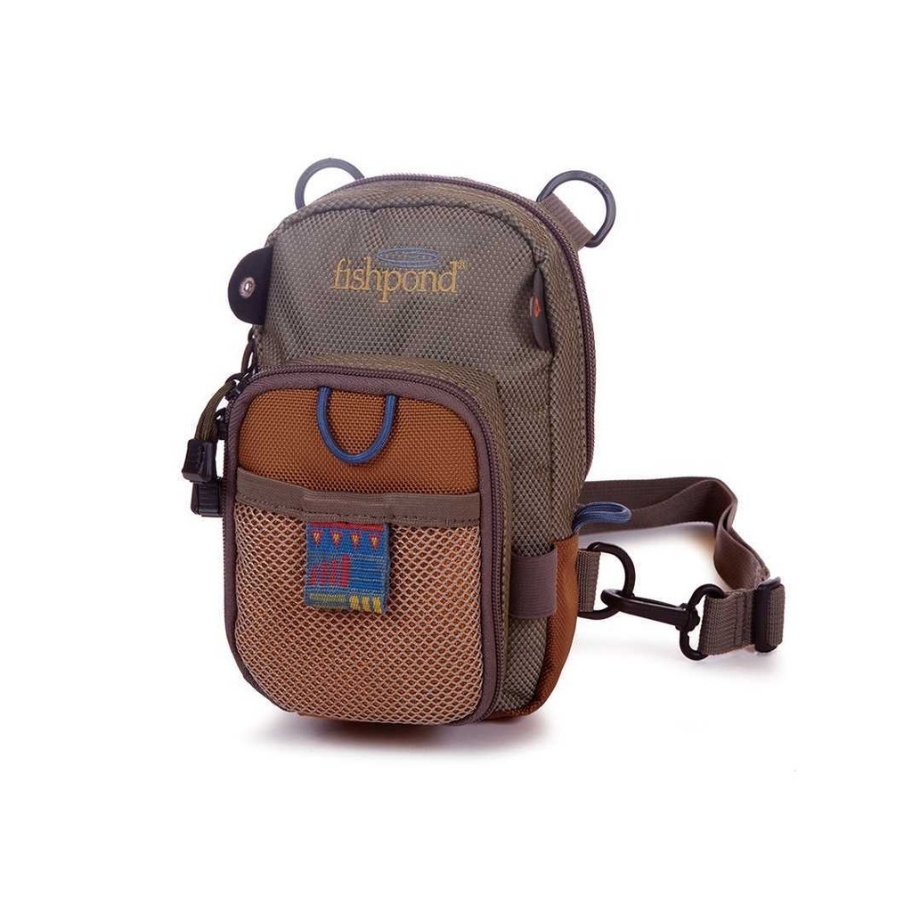 Fishpond San Juan Vertical Chest Pack Sand Saddle Brown i gruppen Oppbevaring / Takkelmapper / Hoftebelte hos Sportfiskeprylar.se (SJVCP-SA-SAB)