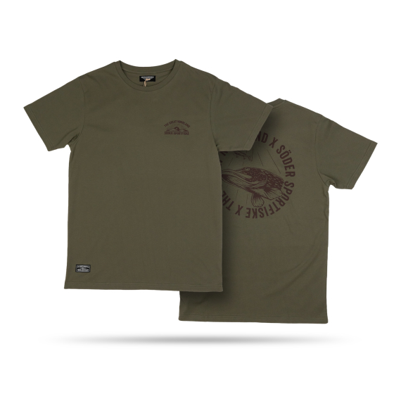 SQRTN x Söder Sportfiske Lurking Tee, Olive Night i gruppen Klær Og Fottøy / Klær / T-Skjorte hos Sportfiskeprylar.se (SQSS-002-Sr)