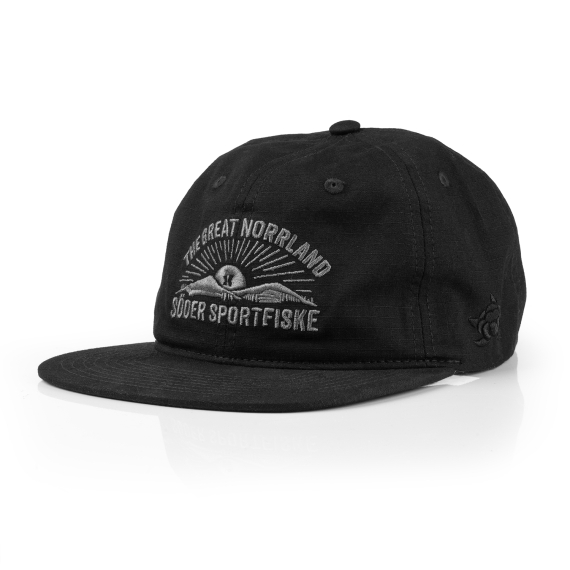 SQRTN x Söder Sportfiske 6-panel Cap, Black i gruppen Klær Og Fottøy / Caps Og Annet Hodeplagg / Caps / Caps hos Sportfiskeprylar.se (SQSS-005-OSFA)